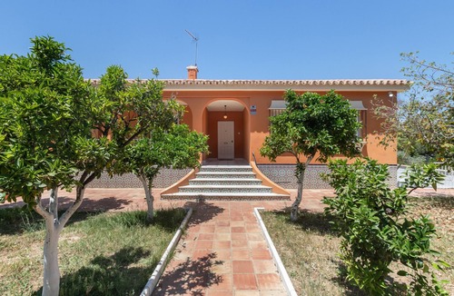 Pinos de Alhaurin Villa | Villa 'Nature Pinos De Alhaurin' with Mountain View, Wi-Fi and Air Conditioning