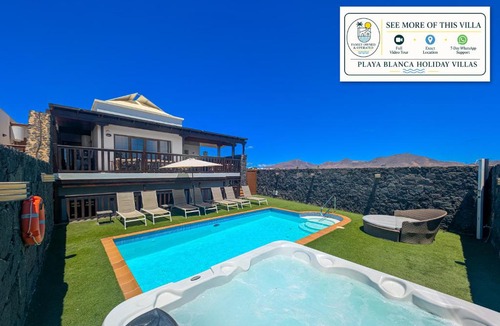 Playa Blanca Villa | Villa Penguina Playa Blanca - 5 Bedroom - Hot Tub - Heated Pool