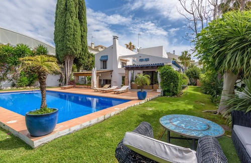 Golden Mile Villa | Villa 'Rio Verde' with Sea View, Wi-Fi and Air Conditioning