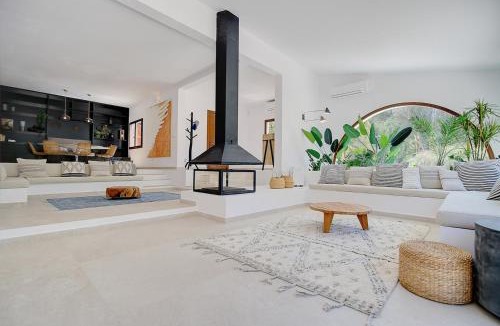 Puigpunyent Villa | Villa Roca Verde by Slow Villas