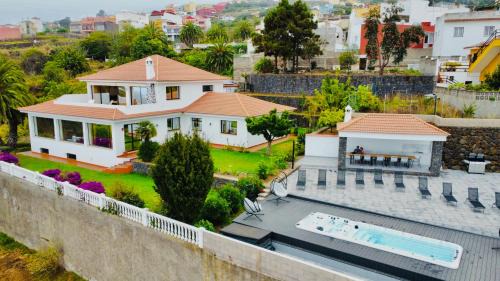 Montijos Villa | Villa SOHLARA
