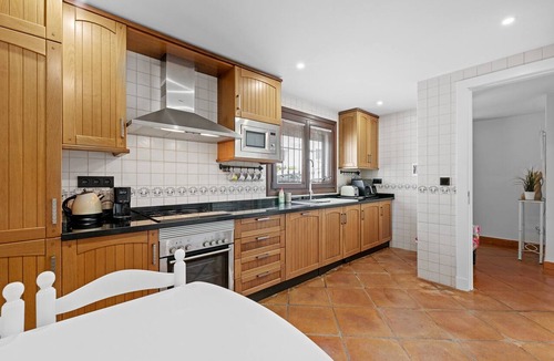 Casares Villa | Villa 'Stylish 3 Bed 2 Bathrooms' with Mountain View, Wi-Fi and Air Conditioning