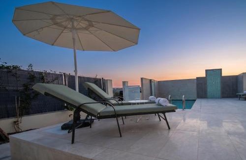 Maspalomas Villa | VillasRoyale León - heated pool and barrier free access