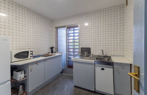 Mostoles House | Vintage Apartment in Mostoles Madrid with Private Balcony and Wi-Fi