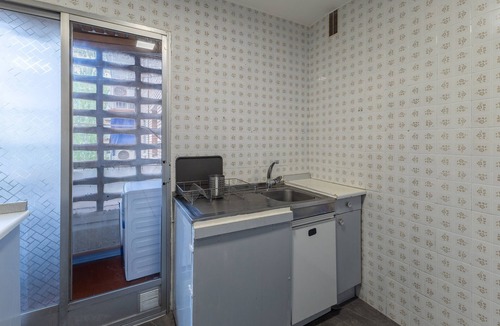 Mostoles House | Vintage Apartment in Mostoles Madrid with Private Balcony and Wi-Fi