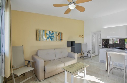Maspalomas Resort | 'Vista' with Shared Pool, Wi-Fi and Air Conditioning