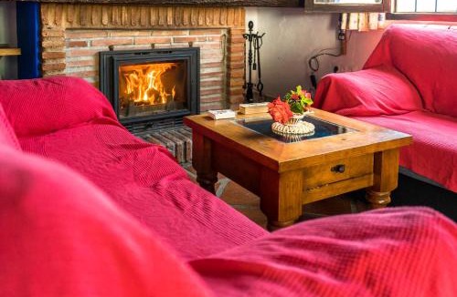 El Borge House | Winehouse with fireplace&heating,BBQ, WiFi, pool, Close to Málaga