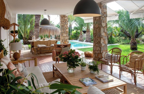 Elche House | Wishome—Beautiful house with a garden and private pool in Elche, Alicante