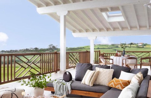 Prellezo Villa | Wishome- Impresionante villa con gran jardín y piscina, Vistas al mar y Picos de Europa