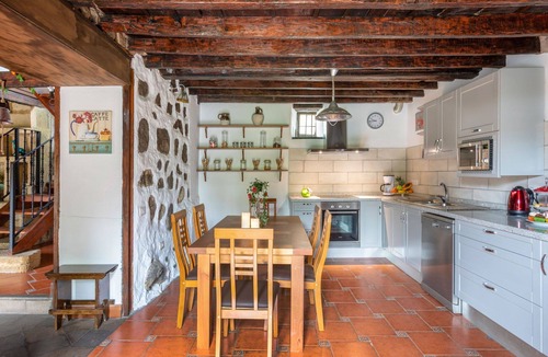Los Gomez House | Wonderful private villa for 8 people with WIFI, private pool, TV, patio and panoramic view