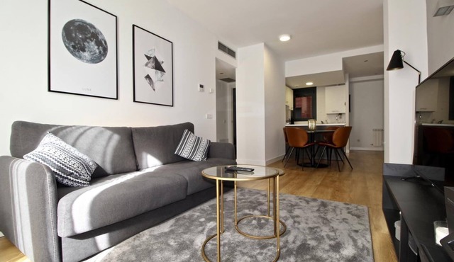 2 Bedroom 1 Bathroom apartment with pool in Atocha