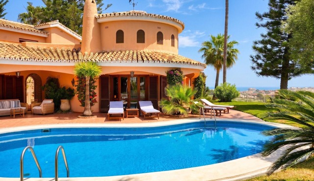 3163 Luxury Mediterranean Villa with Private Pool