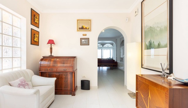 4 bedroom house with pool, garden and beautiful views of the valley and the sea.