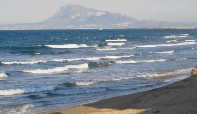 4 Bedrooms Apartment - 2 Mins Walk to Seafront