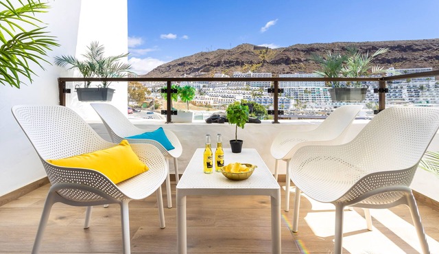 5min walk from the beach! Modern renovated apartment with pool. CASA LOLA
