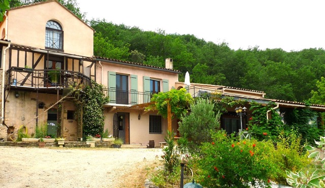 A vacation rental in a haven of unspoiled nature. Horse Boarding, Hall Rentals in Saint-Ferriol
