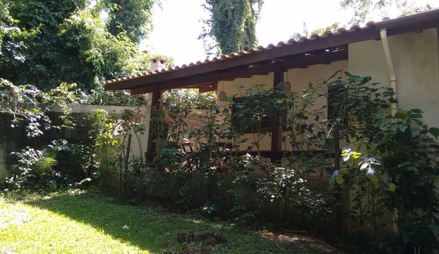 Affordable option with air conditioning, 30 meters from Julião Beach. in Ilhabela