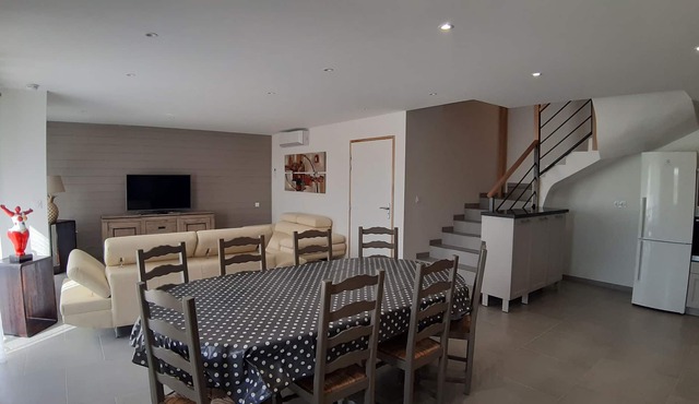 Air-conditioned cottage 6 people / 3 bedrooms 3 bathrooms Paris / CDG / Parc des Expos / Senlis NEW in othis