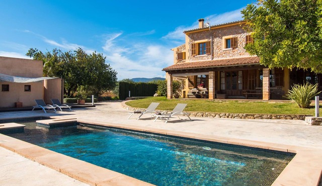 Amazing home in Binissalem with private swimming pool, can be inside or outside