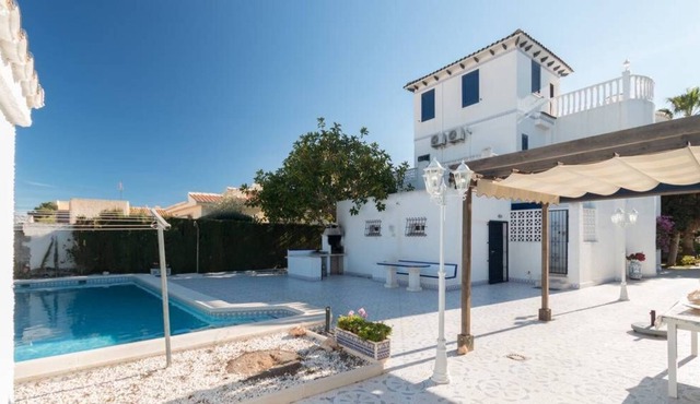 Andalusian villa for 8 to 12 people, with private swimming pool of 50 m2 and sauna