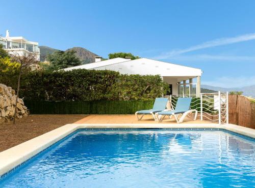 Apartamento con jardín y piscina privada para 7-8 pers. - ES-228-57