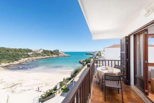 Apartamento Corb Marí 2 Exclusivo apartamento frente al mar con impresionantes vistas a la playa de Cala Marçal