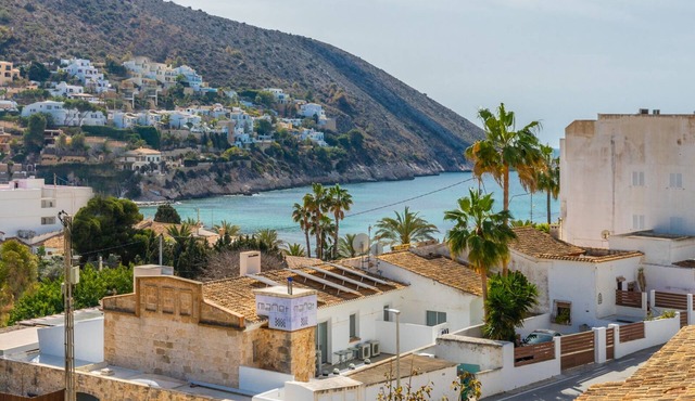 Apartamento Flora - 2 bed apartment, shared pool, minutes walk El Portet beach