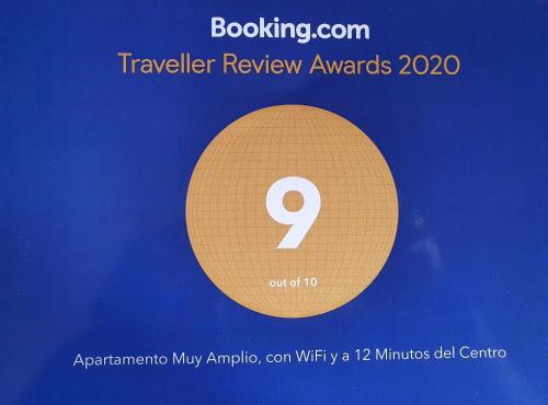 Apartamento Muy Amplio, con WiFi y a 12 Minutos del Centro