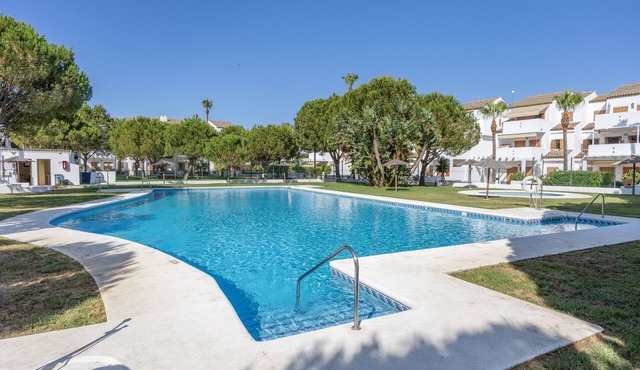 Apartment 'Brisa De La Barrosa' with Shared Pool, Private Terrace and Air Conditioning
