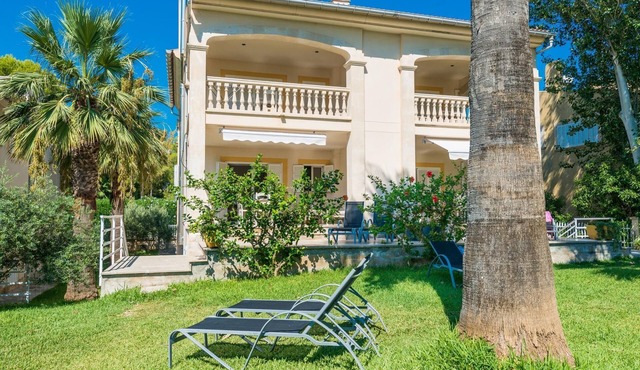 Apartment 3-2 with direct exit to the Alcudia beach.