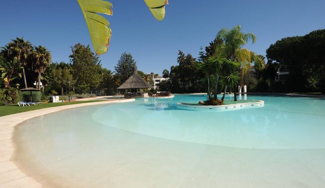 Apartment 'Bonito Piso Con Jardines Y Piscina' with Shared Pool, Wi-Fi and Air Conditioning