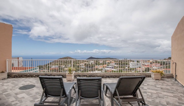 Apartment 'Casa Caronehe' with Sea View, Private Terrace and Wi-Fi