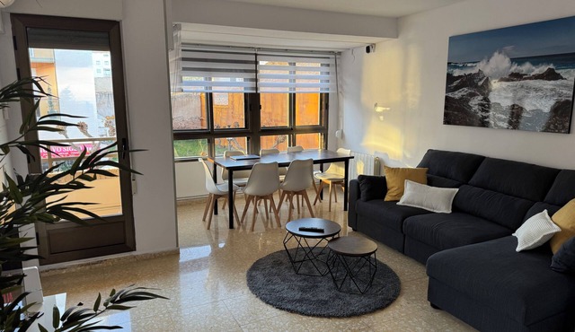 Apartment in main avenue with 4 bedrooms