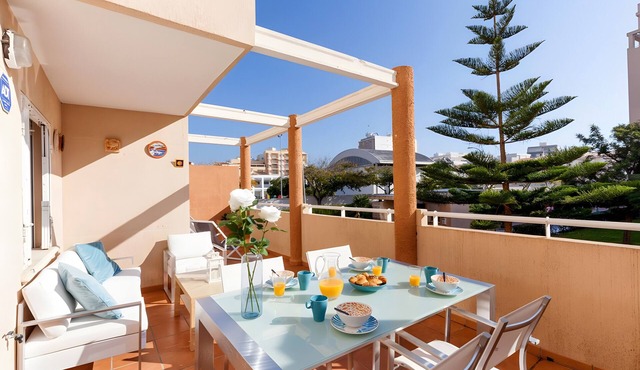 Apartment 'Jardines De Playa Gandia' with Shared Pool, Wi-Fi and Air Conditioning