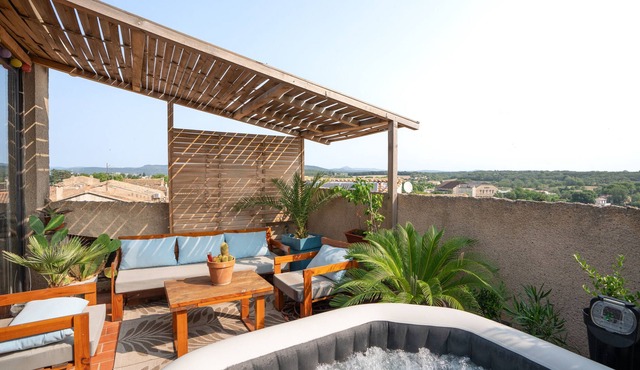 Apartment 'Joshroom' with Mountain View, Wi-Fi and Air Conditioning in caux