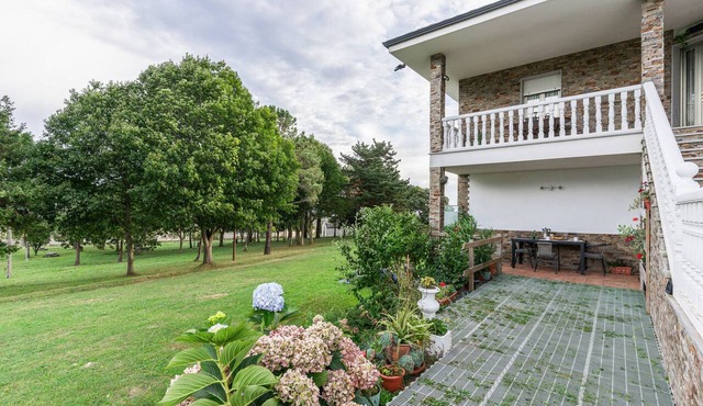 Apartment 'La Fuente Ribadeo 2' with Mountain View, Wi-Fi and Air Conditioning in Ribadeo