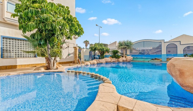 Apartment 'Mandarín Playamarina 2' with Shared Pool, Wi-Fi and Air Conditioning