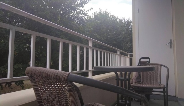 Apartment near the station opposite a tree-lined square in Enghien-les-Bains