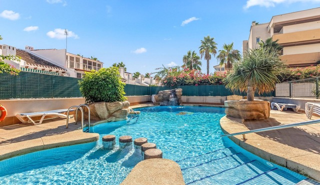 Apartment 'Romero' with Shared Pool, Wi-Fi and Air Conditioning