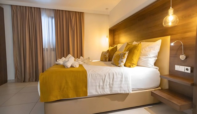 Apartment 'Suite 2' in a Hotel with Shared Pool, Wi-Fi and Air Conditioning