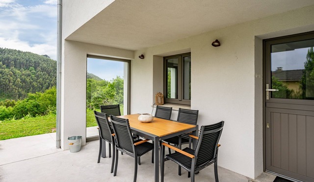 Apartment 'Tierra' with Sea Views, Private Terrace and Wi-Fi