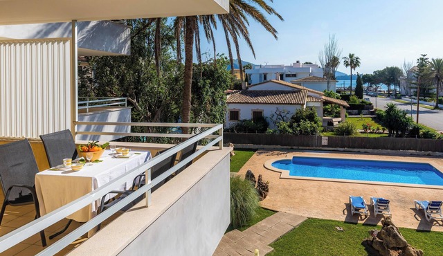 Apartment Veleta with Sea View, Shared Pool, Terrace & Wi-Fi