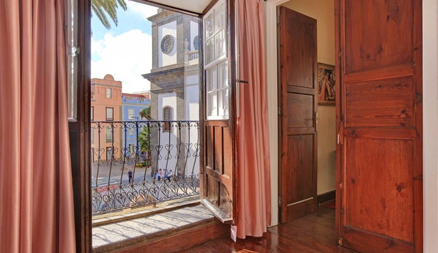 Apartmento El balcón de la Catedral with Mountain View, Balcony & Wi-Fi