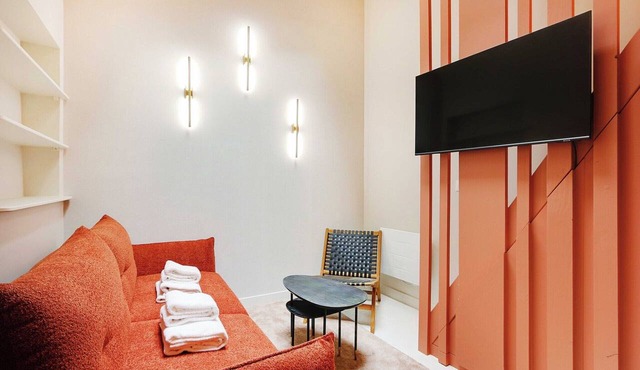 Appartement Chic and Cosy-Canal Saint Martin in Paris