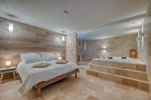 Appartement luxueux avec jacuzzi in Saint-Martin-dʼHères