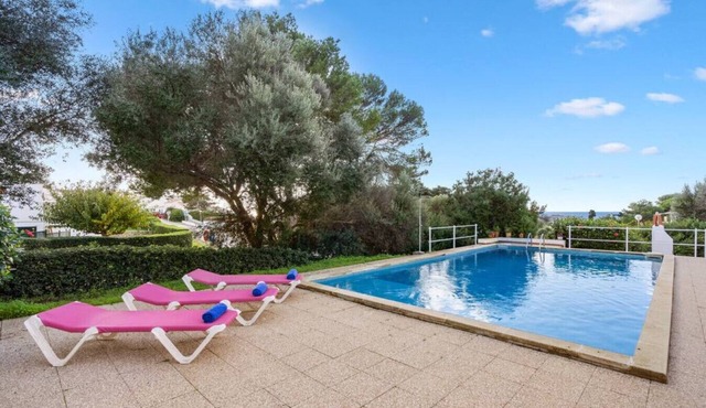 Apt. Cap Roig - 350 mts from beach, Free AC & WiFi in Binibèquer