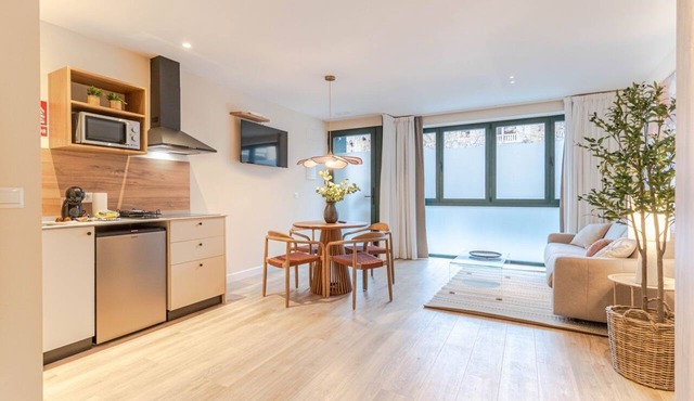 Apt Generalife – Modern, Bright & Perfectly Located