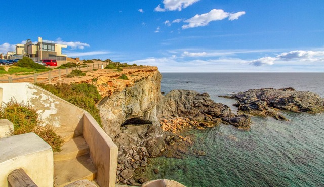 Are you dreaming of a vacation by the sea with the whole family? Then take a closer look at this bea