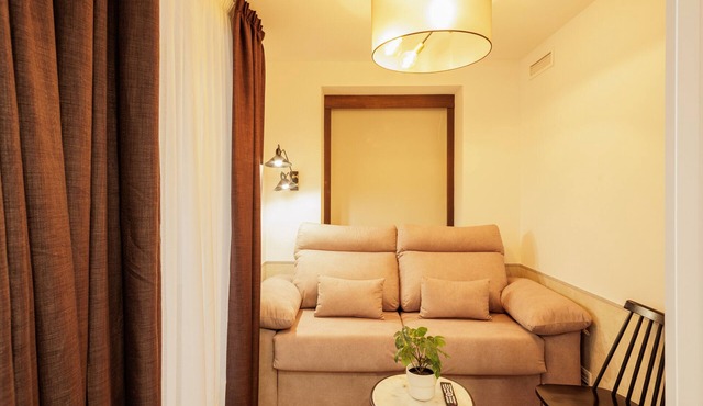 Arenal Seville Apartment: 2 Bedrooms, Pool, Wheelchair Access