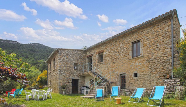 Awesome home in La Motte-Chalancon in La Motte-Chalancon